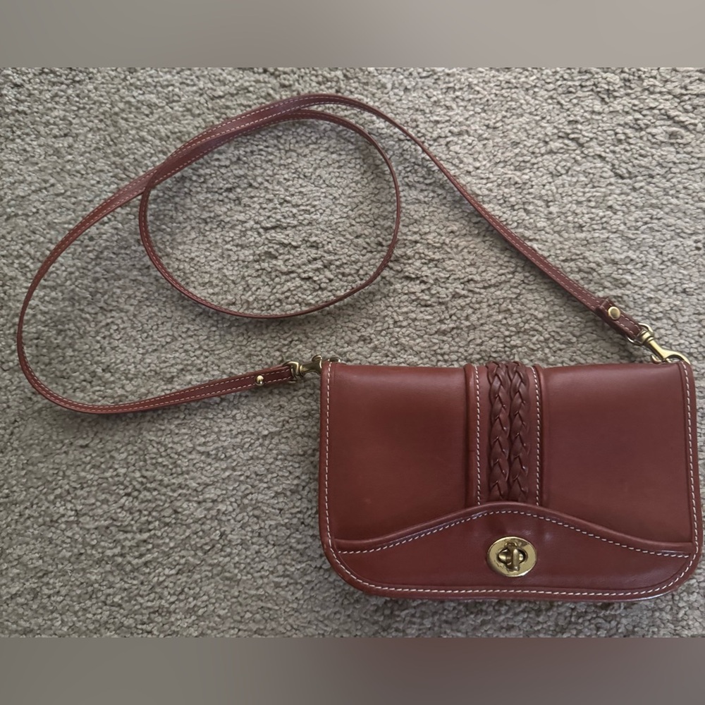 Vintage 90s Brown Leather Women's crossbody/clutch or bum bag